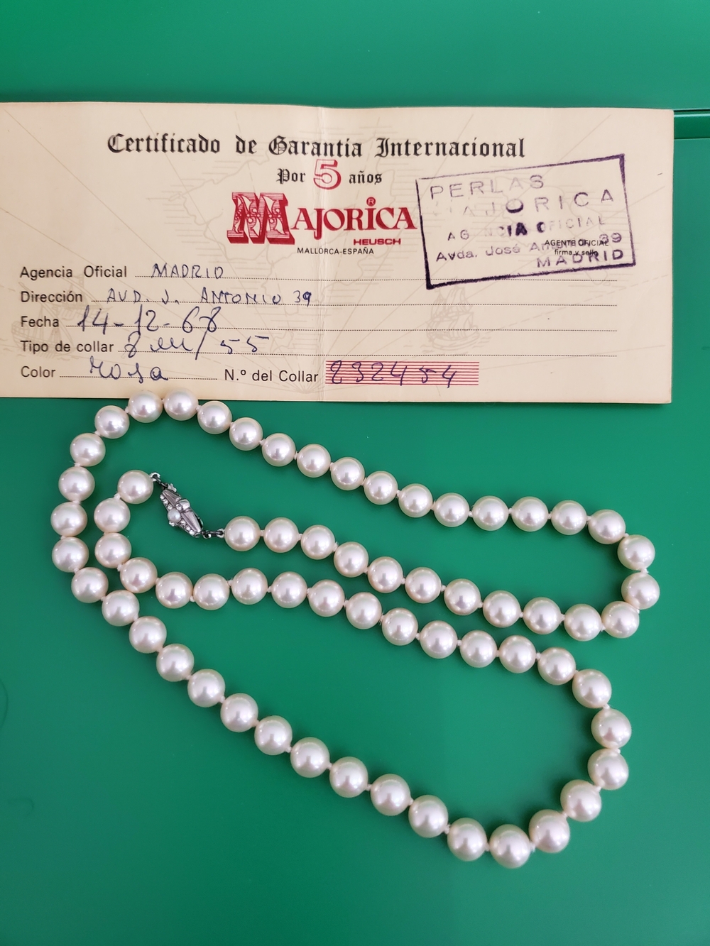 Pearl Necklace - Elegant Single  22" 8 mm Strand. Certificate & Original Case